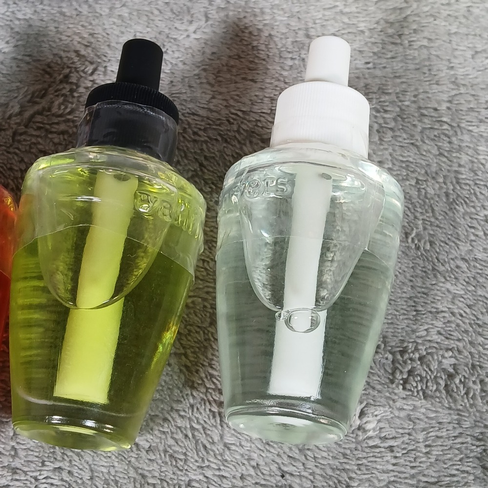 Bath & Body Works Wallflowers Refill Lot 12pc Mixed Scents 0.8oz Glass - Picture 7 of 11
